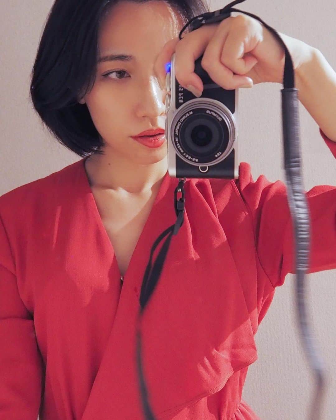 RIKAPEPEのインスタグラム：「Myカメラです。写真は撮られるより、撮る方が好き。未だに撮られるのって凄く緊張します。ゆるゆる練習してみて色々アップしてみよう。 ・ @olympus.pen #olympuspenepl8」