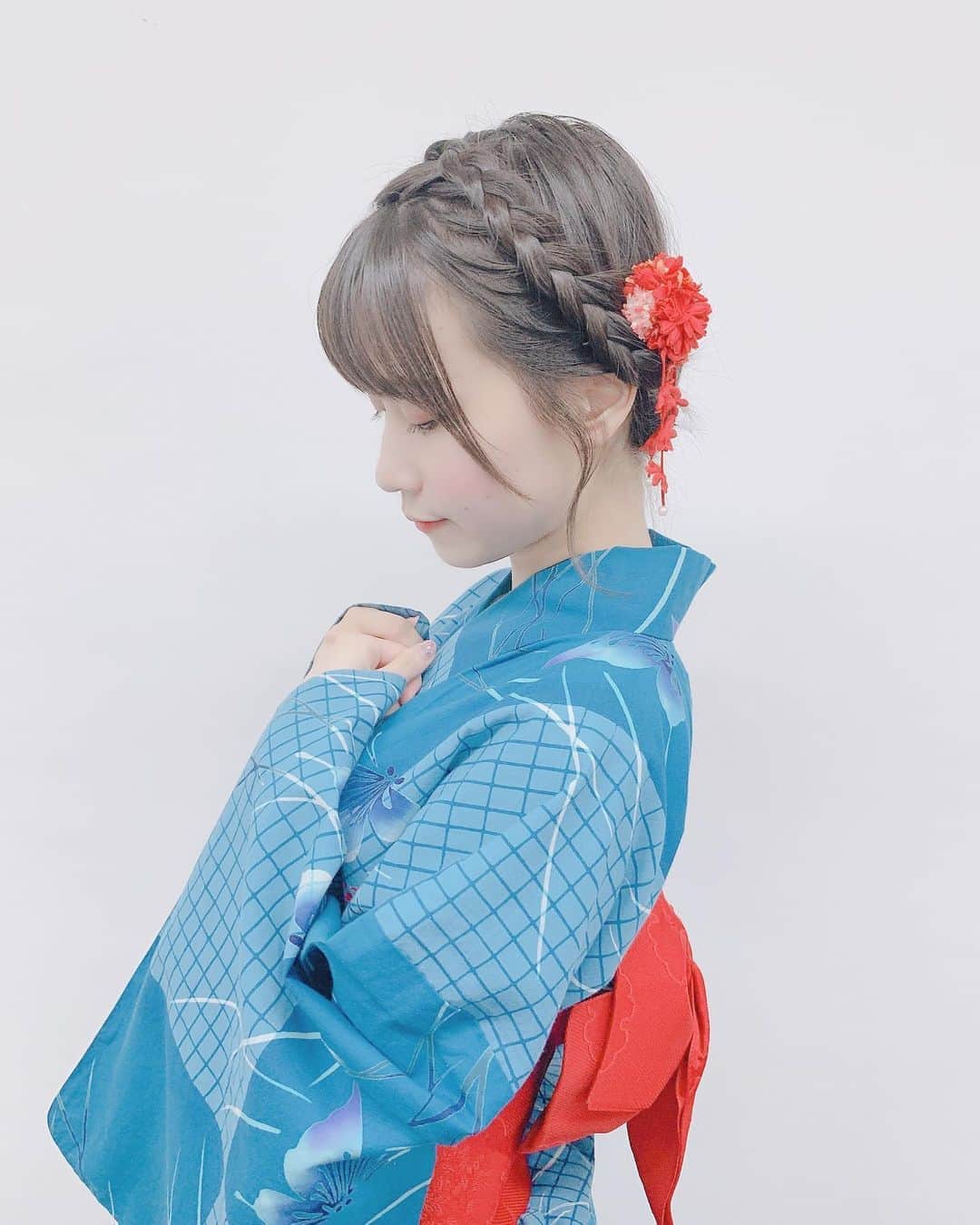 八木沙季のインスタグラム：「👘👘 . 9月入っちゃったけど浴衣の写真載せとこ☺️❤︎ 今年は青色の浴衣を着ました✨ 来年は何色の浴衣にしようかな🥳 .」