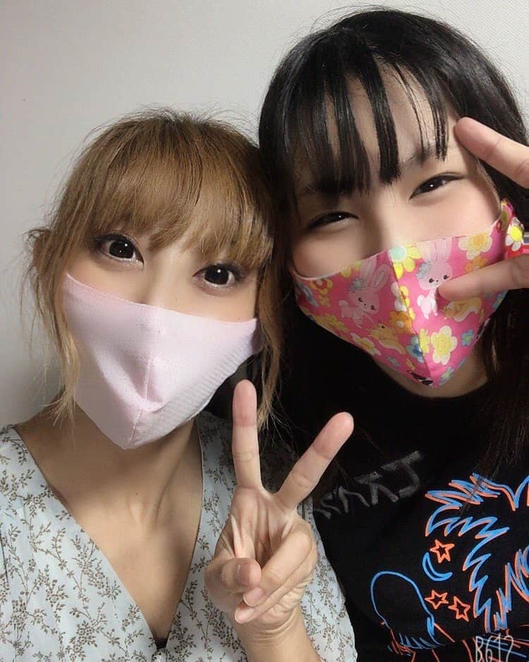 長浜浩江のインスタグラム：「引退まであと17日。  新木場大会ご来場ありがとうございました！ ゴキゲンBBAと対戦できて、そしてエスペランサ組めて嬉しかった！！  今日の写真。 【最後の対戦だったチェリーさんと1枚】  #COUNTDOWNLONGBEACH #HIROe」