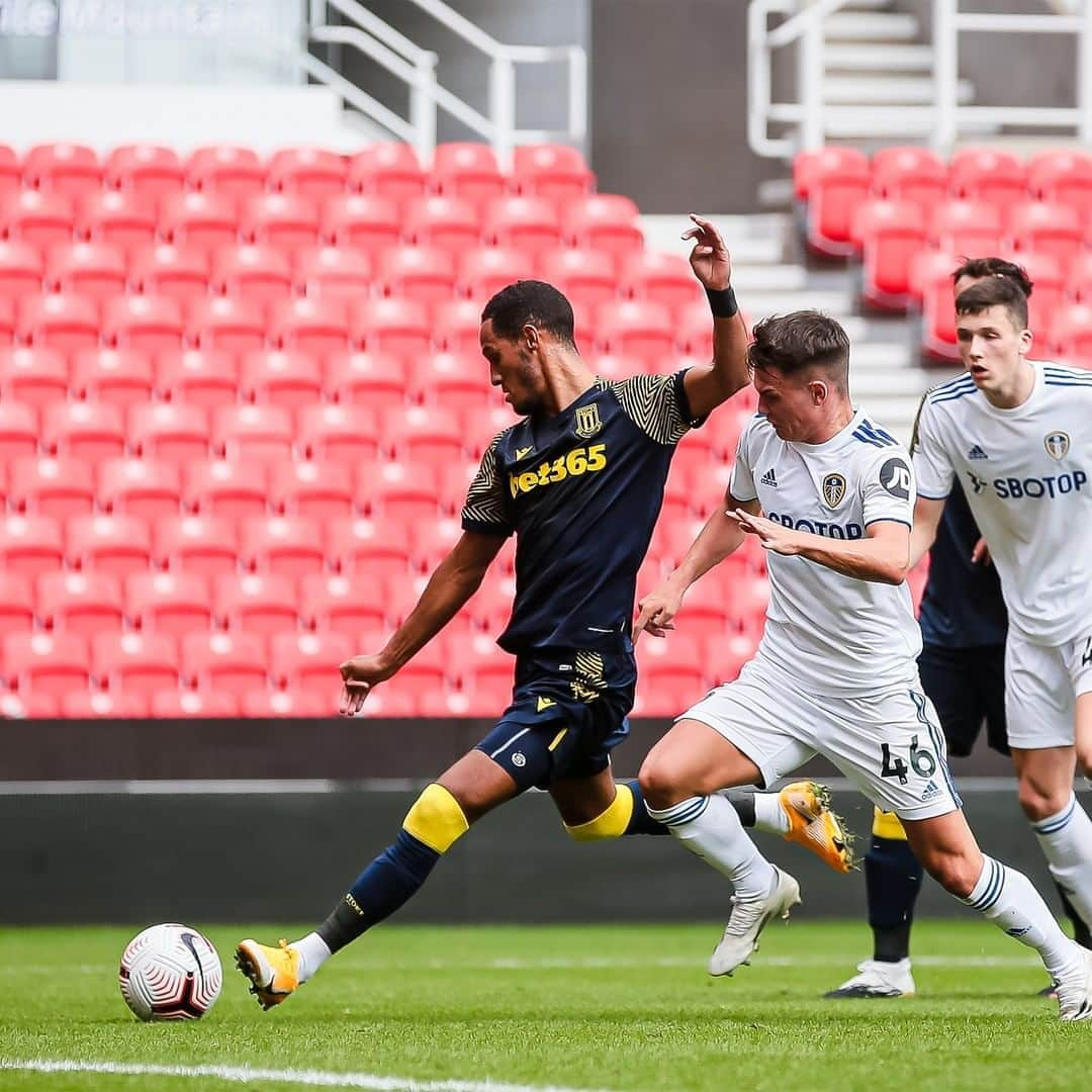 ストーク・シティFCさんのインスタグラム写真 - (ストーク・シティFCInstagram)「👌 Three goals from @_nathancollins , @lgreggers9 and Ince secured a 3-0 pre-season win against Leeds United at the bet365 Stadium this afternoon. #SCFC 🔴⚪」9月1日 23時59分 - stokecity