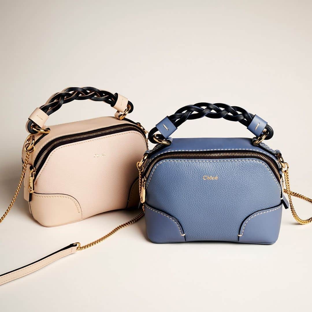 Chloéさんのインスタグラム写真 - (ChloéInstagram)「Discover the Mini Daria, the latest addition to the Daria family in a compact size with hand-crafted features  The prelaunch of Mini Daria in exclusive colours begins today on chloe.com before the bag arrives in boutiques on September 15th  #CHLOE #CHLOEdaria」9月2日 0時00分 - chloe