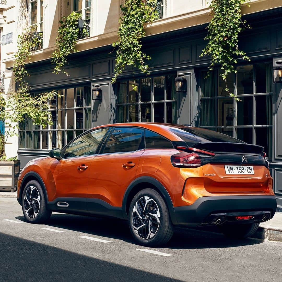 Citroënのインスタグラム：「Open the way!  With New Citroën C4 and its Citroën Smart Pad Support™, enjoy your favourite content on your tablet in total comfort. Also available in 100% ëlectric. #New #Citroen #Car #Orange #Comfort #Elegance #Design #Fashion #Light #Style #Instacar #Carsofinstagram #Auto」