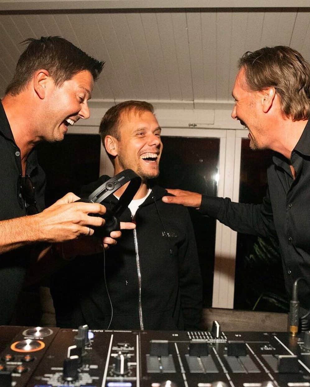 Armin Van Buurenのインスタグラム：「Happy birthday to you dear friend & manager @davidlewissharky! Cheers to many more years full of happiness, health and amazing memories! ❤️」