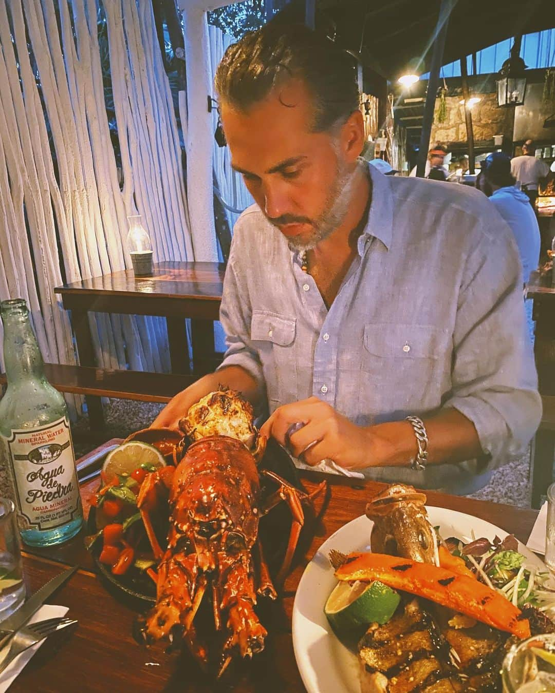 アラナ・マスターソンさんのインスタグラム写真 - (アラナ・マスターソンInstagram)「🚲. 🥥. 👫. 🏝. 🌊.」9月2日 0時38分 - alannamasterson