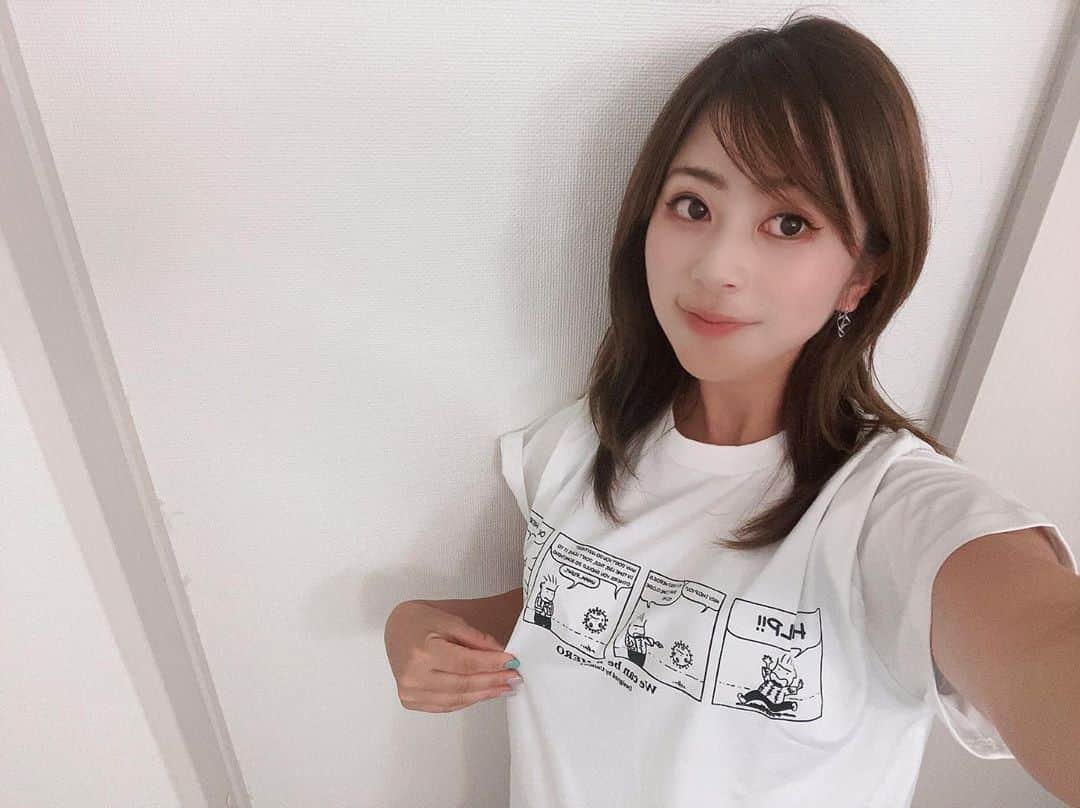 青木茉里奈のインスタグラム：「🍃 友達がやっている、@campus_ring_official のチャリティーTシャツが届きました🔸 生地感良くて、着心地も良いのでおすすめです..✨ 他にもあるので、興味のある方は是非見てみて下さい🙌🏻 @campus_ring_official のプロフィールにあるURLから飛べます🔸 ・ ・ ・ #チャリティー #チャリティーTシャツ  #campusring」