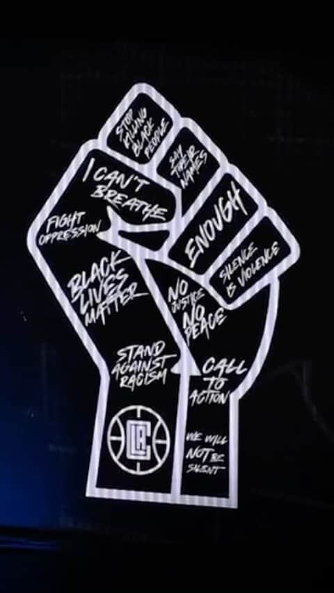 アンドレ・ドラモンドのインスタグラム：「Comment below if you stand with us @cavs ✊🏻✊🏼✊🏽✊🏾✊🏿#BLM」