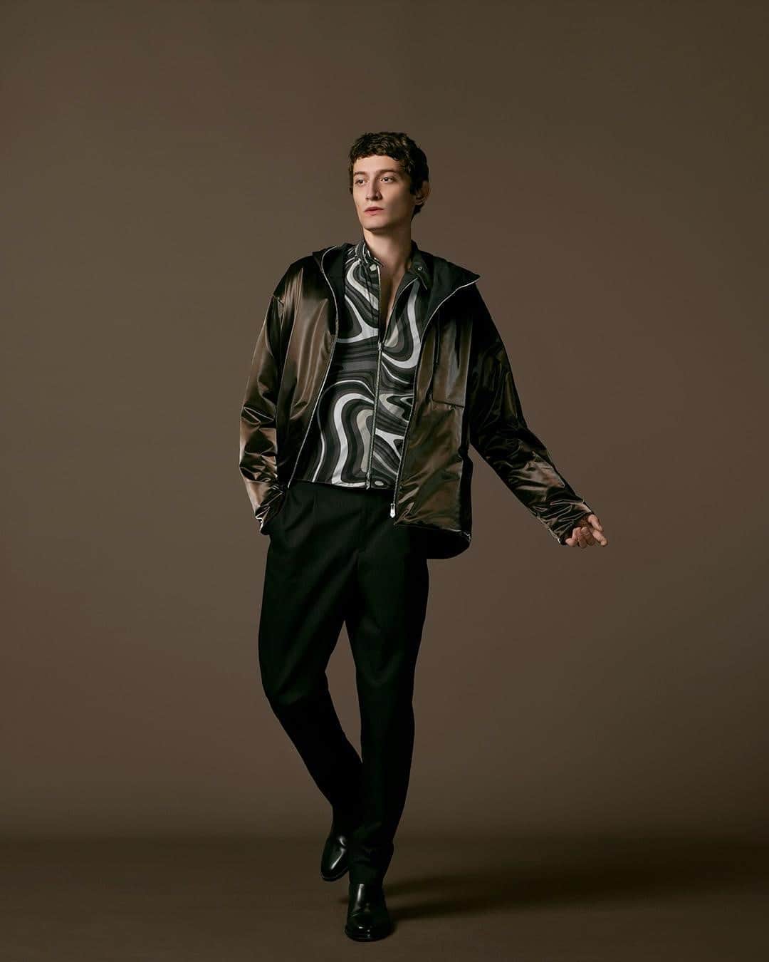のインスタグラム：「Hypnotech.  #Toileicesweatshirt #Technicalreversiblejacket #Innovationinthemaking  #Hermes #HermesHomme #AutumnWinter2020」