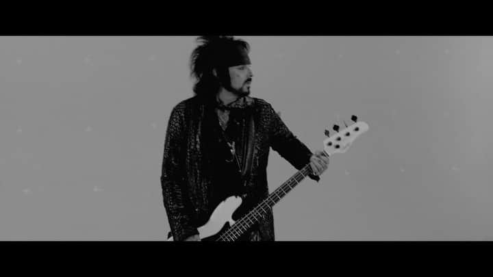 SIXX:A.M.のインスタグラム：「September is #RecoveryMonth – we are celebrating recovery and raising awareness about substance use disorders! Every time you stream Maybe It’s Time or watch the video you help raise money to fight the opioid epidemic. All artist royalties go to @globalrecoveryinitiatives #LetsSaveLives LINK IN. BIO」