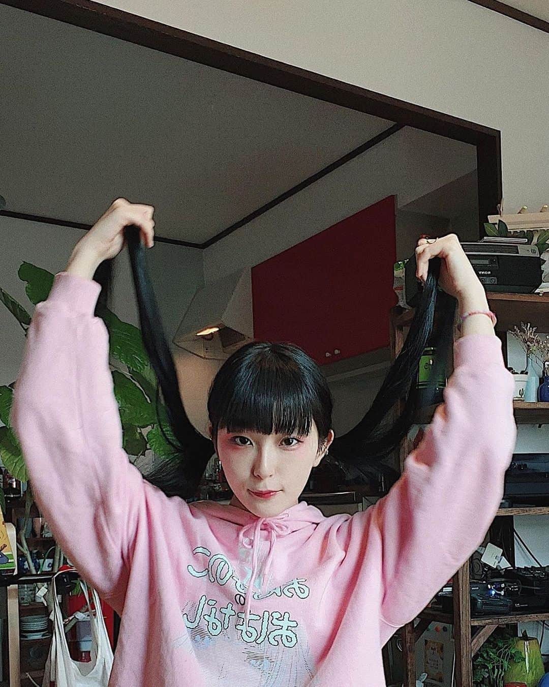 Instagramさんのインスタグラム写真 - (InstagramInstagram)「When she was 15, Japanese musician, rap artist and illustrator DAOKO (@daoko_official) started sharing her singing videos and things took off.⁣ ⁣ “I like my voice,” says DAOKO. “I think it sounds like an instrument. My voice is quite characteristic, so I am practicing in order to become able to use it more freely. Recently, I have become able to use various types of vocals and singing styles.”⁣ ⁣ Through her artwork and style, DAOKO channels Shibuya street style. She’s a frequent collaborator of anime directors like Hideaki Anno and writes theme songs and original background music for action role-playing computer games.⁣ ⁣ “I don’t think my music can be classified into genres, because I love all sorts of genres. I aim to continue creating trendy, modern music with feeling.”⁣ ⁣ #ThisWeekOnInstagram⁣ ⁣ Photo by @daoko_official」9月2日 1時06分 - instagram