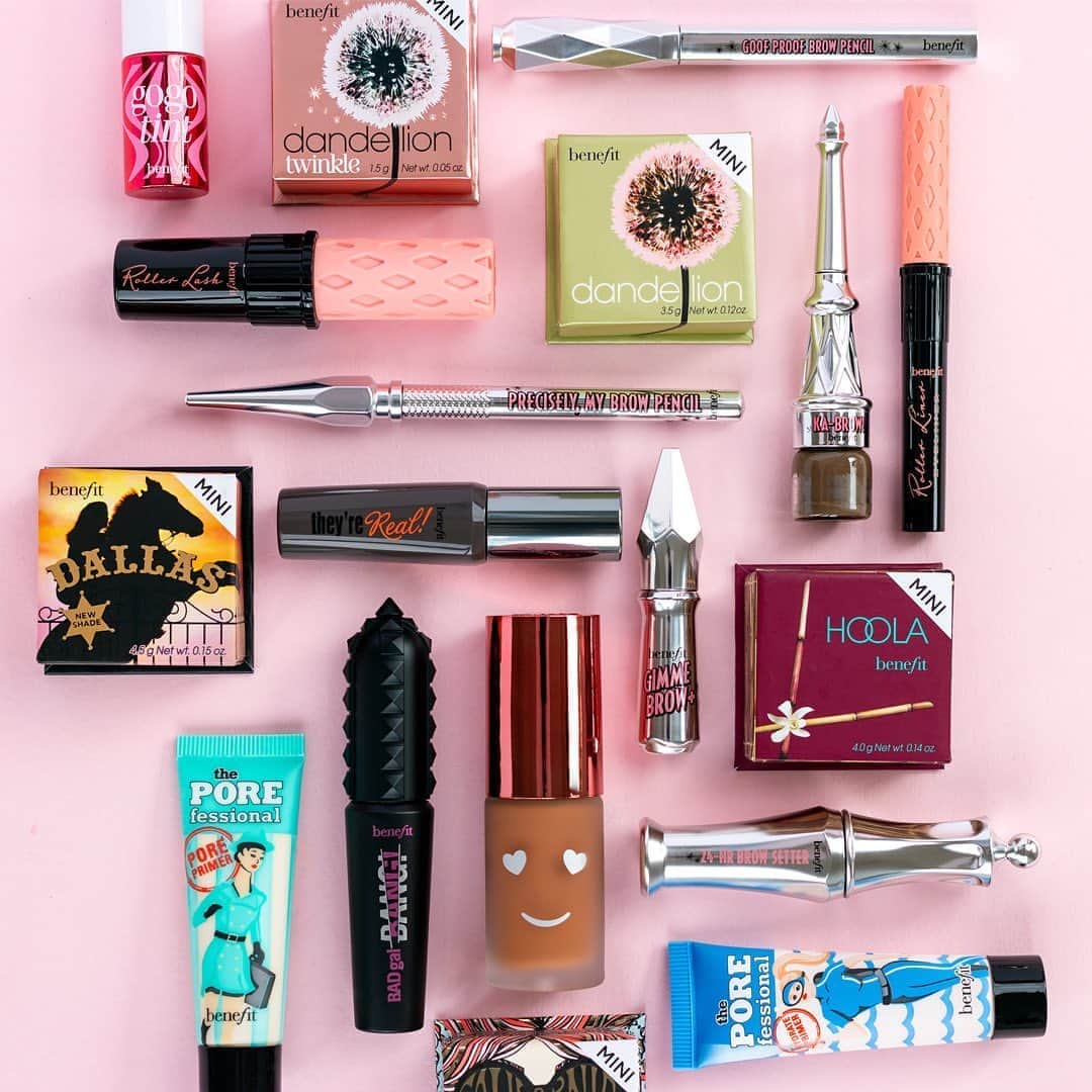 Benefit Cosmeticsさんのインスタグラム写真 - (Benefit CosmeticsInstagram)「Sometimes the best things come in small packages 🥳💖 Treat yourself to a mini moment of happiness with travel-sized #Benefit bestsellers! 📷: @gabrielle.shoots」9月2日 1時07分 - benefitcosmetics