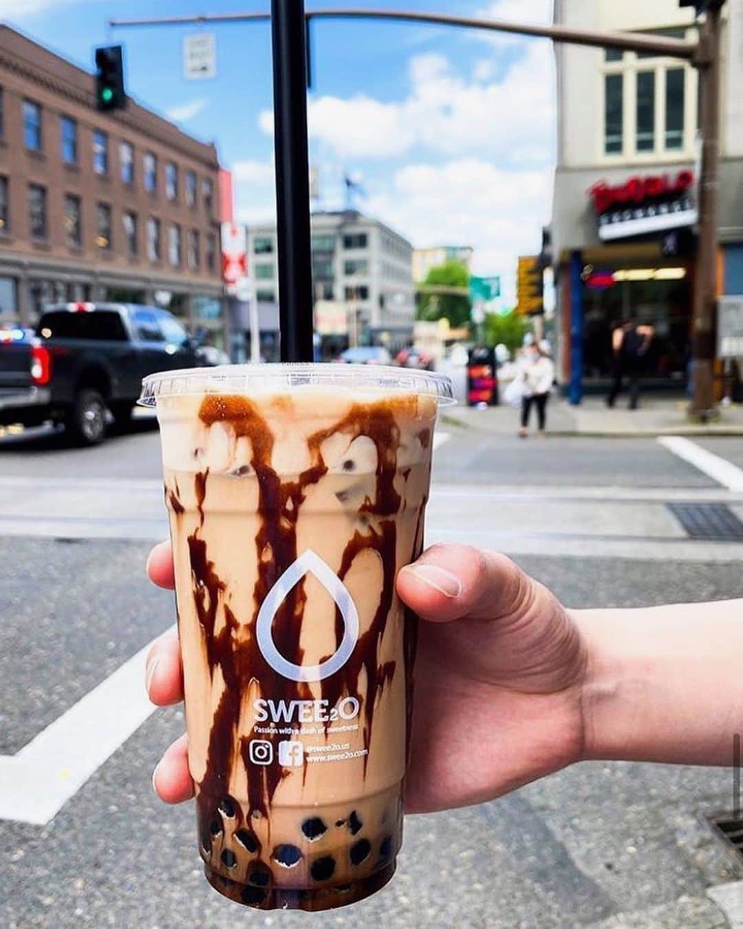 Portlandさんのインスタグラム写真 - (PortlandInstagram)「To boba or not to boba? Either way you choose-cheers to you! - 📷: @jessiscraving  📍: @swee2o.us #Portland #PortlandNW #PDX #Boba #Summer」9月2日 1時10分 - portland