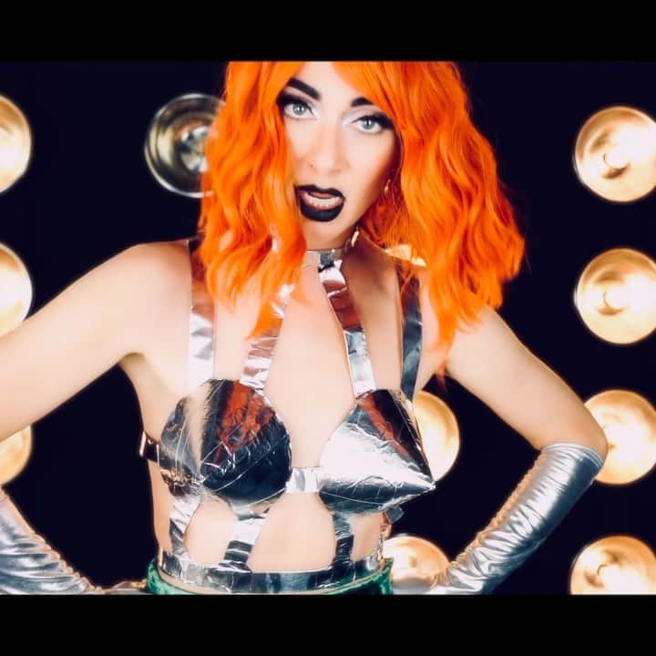 カーミンのインスタグラム：「EP9 track 1: MISSION 🔥 hit that bio link to get your energy babyyy  video director @jediinick video producer/editor/fx @whatwouldalexanderdo  music by @jediinick @pompanopuff mix/master @phinisey  written/styled/glam by me!」