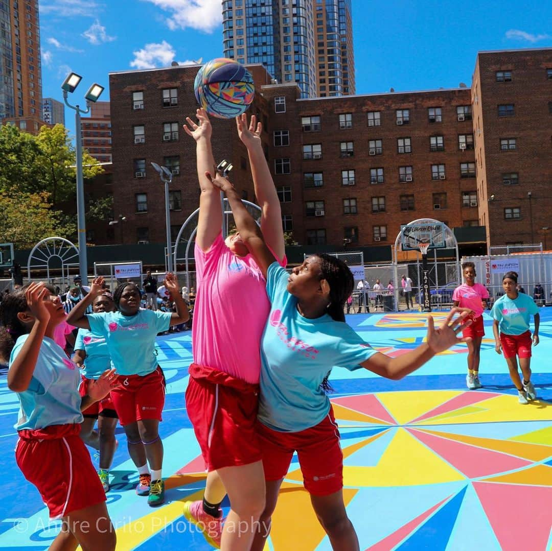 さんのインスタグラム写真 - (Instagram)「Fort Greene we did it again ! New Ingersoll Courts showcase was a Movie 🔥@stephrok1 thank you for your Artwork and Dedication to this project. More great things from @tajgibsonfoundation in the near future. #Brooklyn #67 #Scotchpainterstape」9月2日 1時38分 - tajgibson