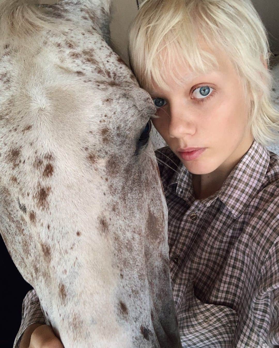 マリヤン・ジョンクマンのインスタグラム：「Kiko and i having deep conversations and lots of hugs after our ride 🐎❤️」