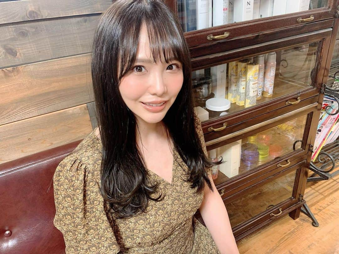 松村香織さんのインスタグラム写真 - (松村香織Instagram)「先月 メンテナンスしてきたよ♡  いつも ありがとうございます！  グレージュ？かな🍒  ちょっと暗めな仕上がり✁」9月2日 1時44分 - kaotan_0117