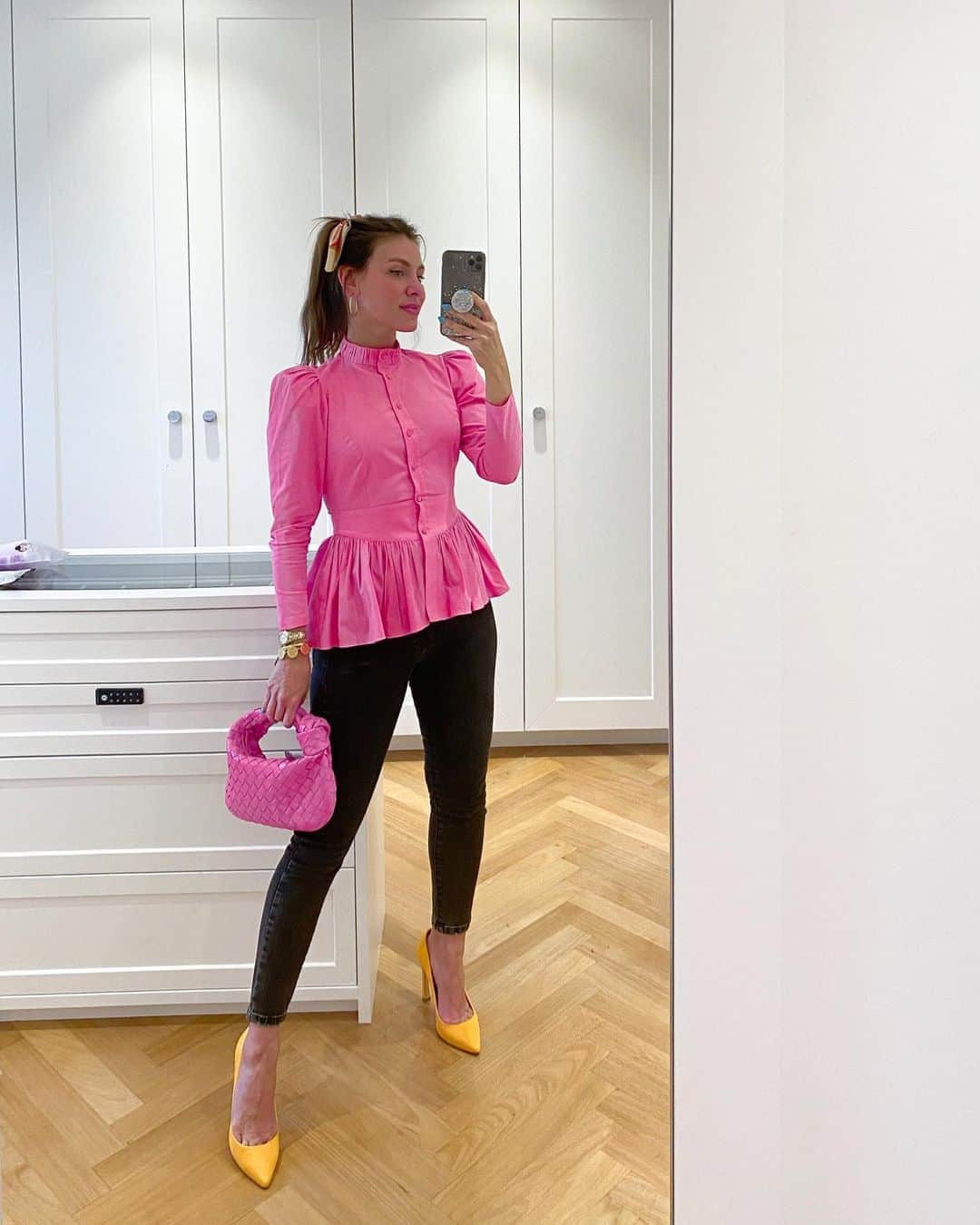 Glam4Youのインスタグラム：「To menininha 👧🏻 toda de NV @bynv e bolsa  @newbottega」