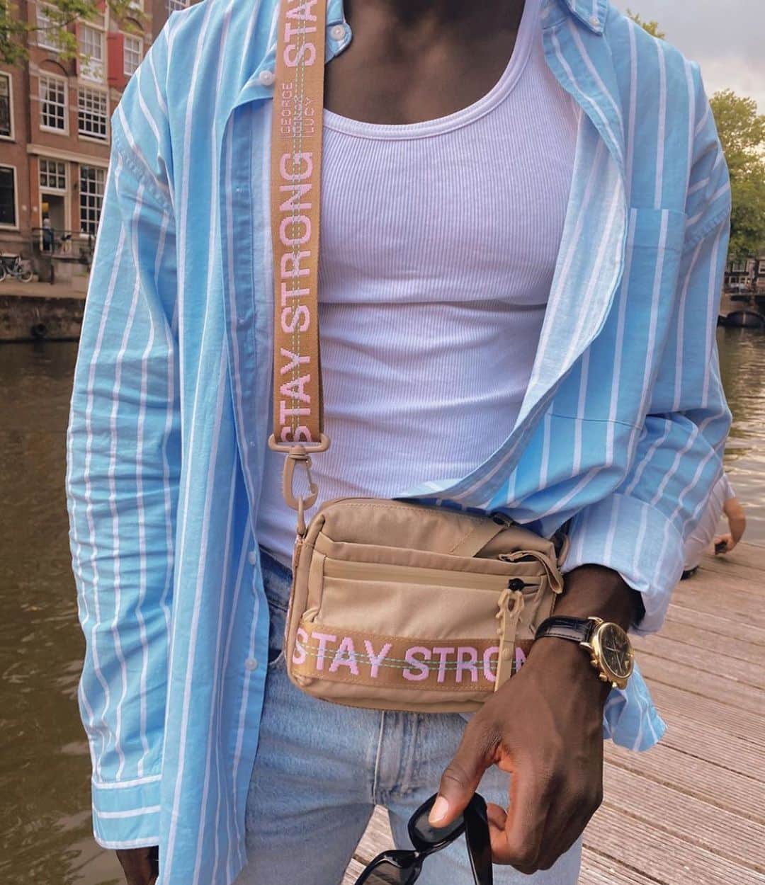 ジョージジーナ&ルーシーのインスタグラム：「@abdelanikissa with some sick outfit details. He’s wearing our YMA 🤤 Tag us in your shots er can’t wait to see you rocking our bags ! #georgeginalucy #gglsquad #staystrong」
