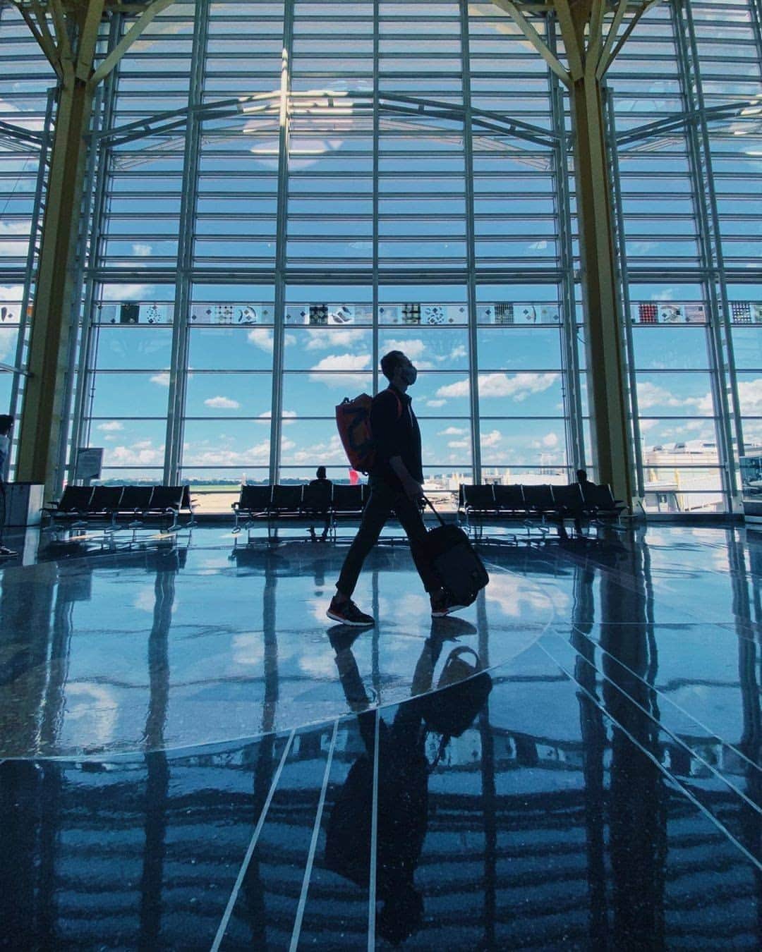 デルタ航空のインスタグラム：「Moving forward.  Photo: @bhaz」