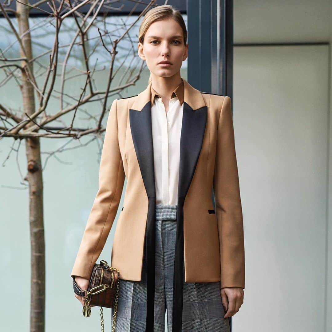 アマンダ ウェイクリーのインスタグラム：「This jacket has all the elements I love… it has references to traditional tailoring but interpreted with a modern femininity… external bound seams running down the spine… the revere flows into a fringed scarf reminiscent of a man’s dinner scarf… an A\W embroidered onto the luxurious satin lining (only you will know it’s there but I love a little “treat to self”) and  its cut to sculpt your shape (just as a good tailor would do for a man)… it’s a soft form of power dressing… A x」