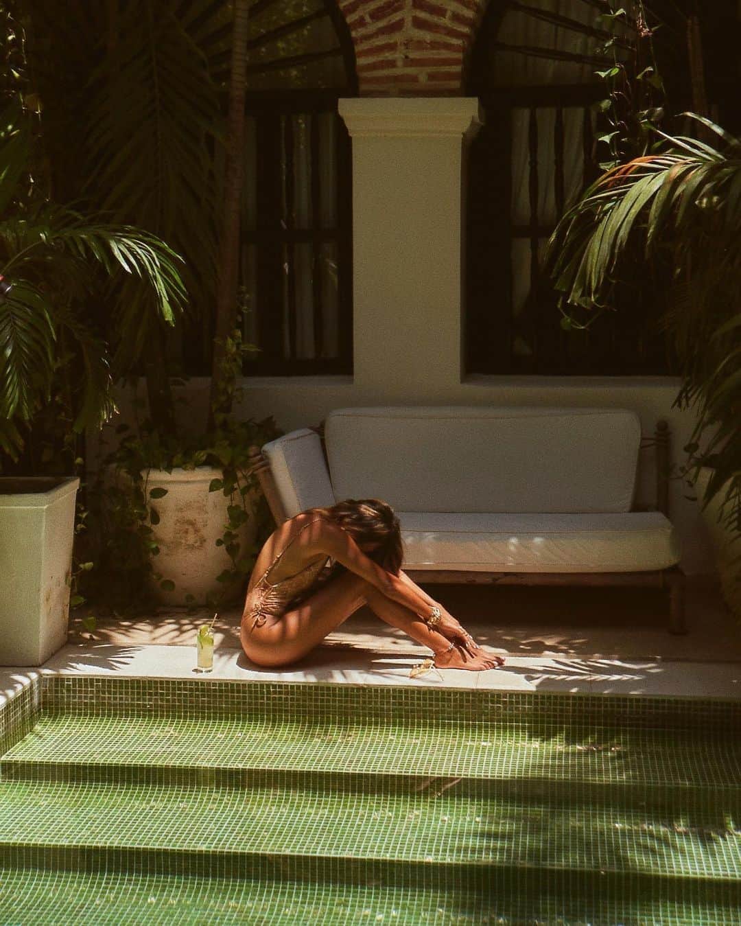 ジュリー・サリニャーナのインスタグラム：「little paradise. 💚🌴• link in bio」