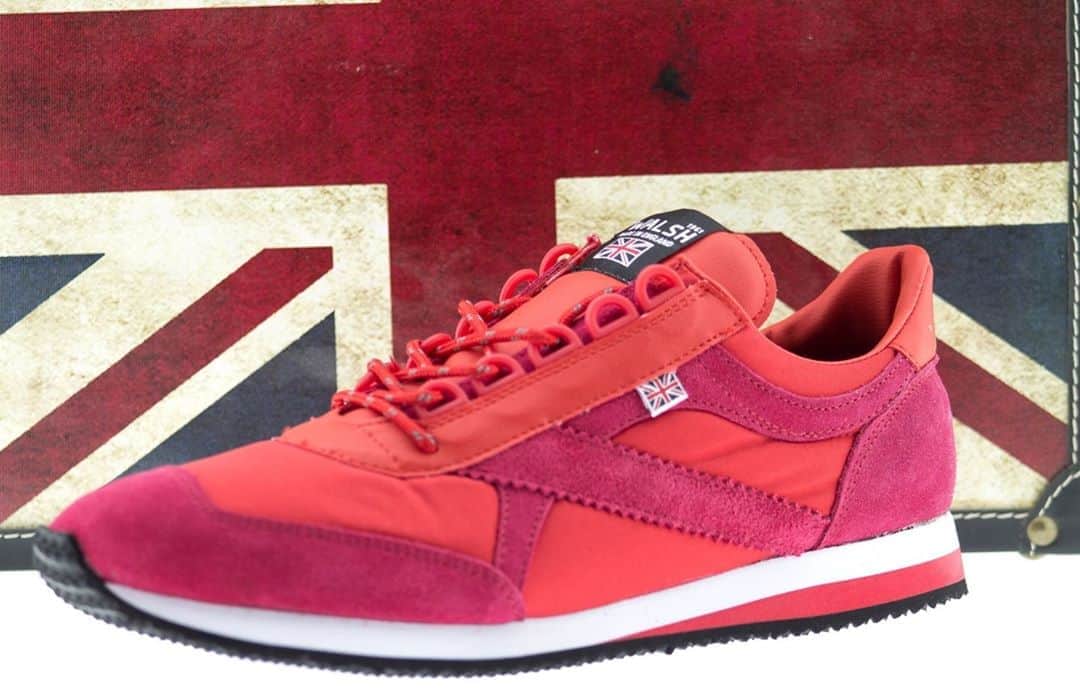 ウォルシュのインスタグラム：「Walsh Voyager Red ❤️ . . . #normanwalshuk #normanwalsh #britishmanufacturing #madeinbritain #ukmfg #shoes #footwear #sneakers」