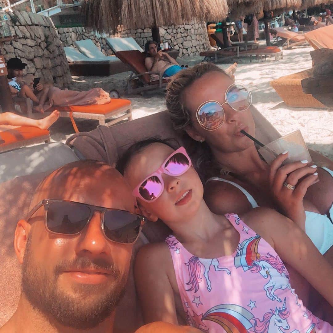 のインスタグラム：「Throw🔙 to Summer 2020. Amazing memories made with family & friends ☀️🍻」