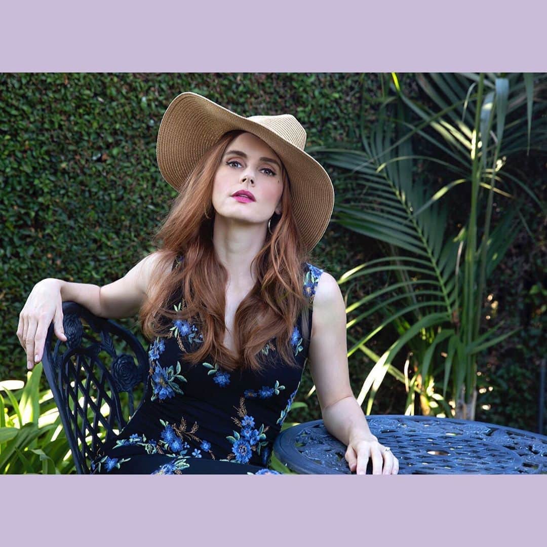 のインスタグラム：「What’s up September? 🍂 We got this!  In @thenewhollywoodofficial we are doing a 30 day challenge called TNH Finish the Year Strong where current members compete to habitualize their goals and those who lose get to donate to help foster youth! It’s a fun win/win that we adapted for Covid times. What about you?  How are you upping your game this fall and controlling what you can control? 💜  📸 @raganphoto  💄 @giuliana_bianca」