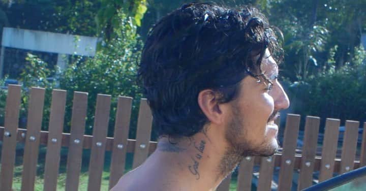 ガブリエル・メディーナのインスタグラム：「Quando eu aprendi a surfar, até eu ter minha primeira prancha, eu dividia uma prancha com meu melhor amigo, passávamos horas na água… O surf para mim sempre foi assim, diversão!!! Sou apaixonado pelo o que eu faço e o mar é o lugar onde me sinto mais confortável. E hoje, a gente criou a Medina Softboards e eu espero passar essa mensagem de paixão e diversão para vocês através destas pranchas. @medinasoftboards」