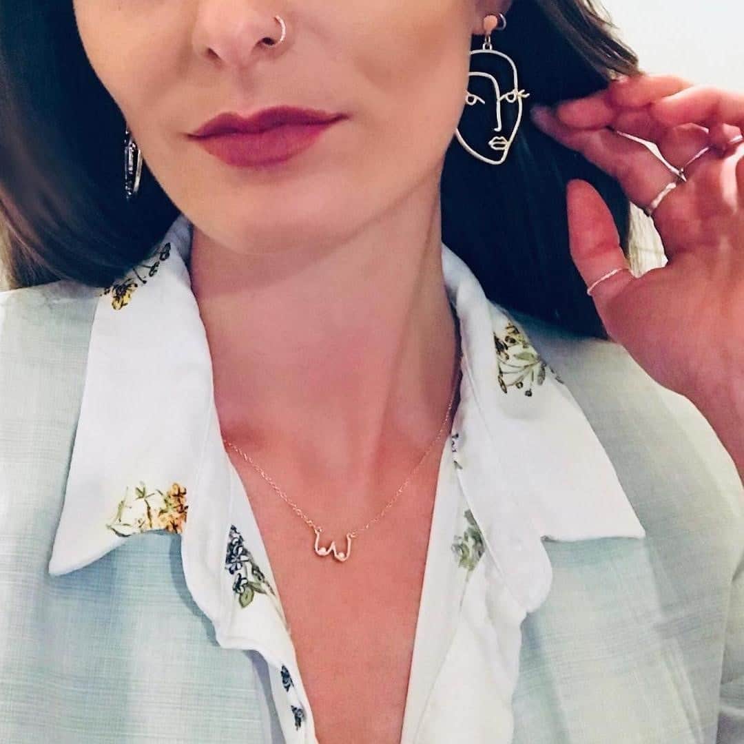 アクセサライズのインスタグラム：「Earrings worthy of FaceTime   📷: @minstastyle  Tap the link in our bio to shop #Accessorize #Accessorizer」