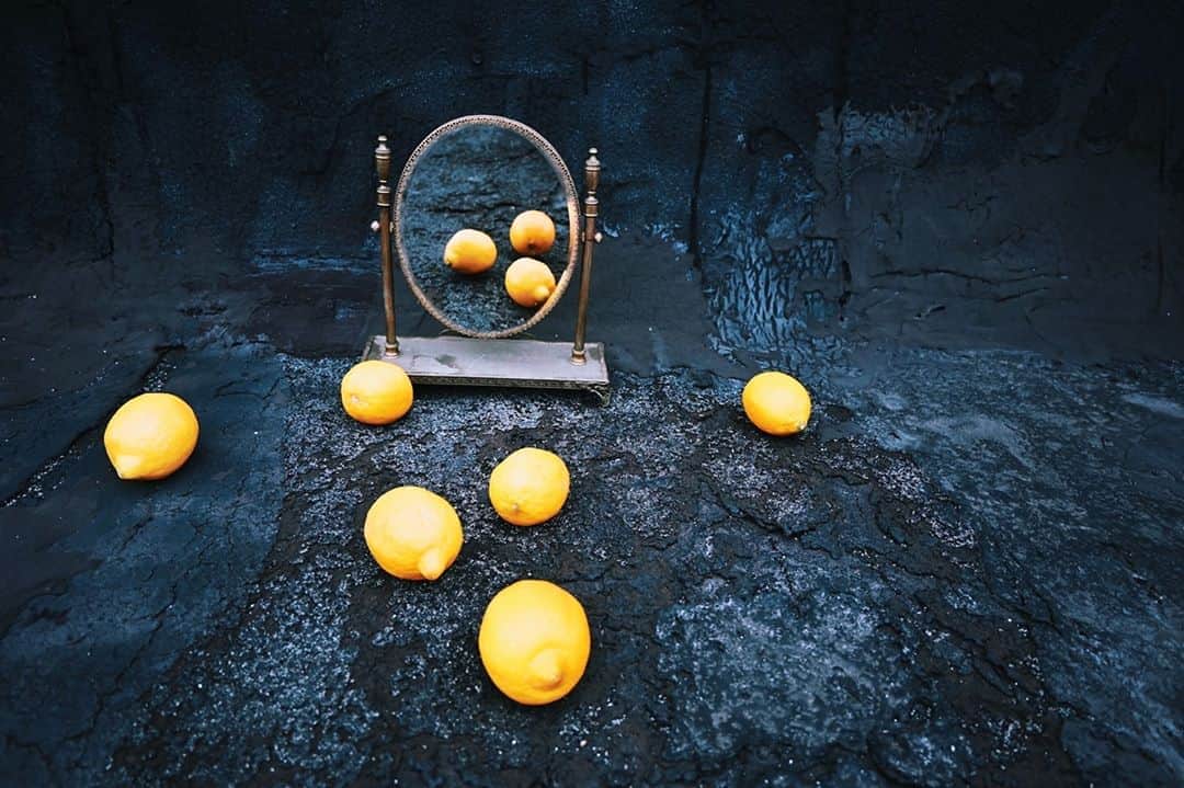NikonUSAさんのインスタグラム写真 - (NikonUSAInstagram)「When life hands you lemons, make a photo shoot.   See how @EricaReadeImages stayed inspired during quarantine in Brooklyn 🍋: “Once we were in lockdown, the idea of ‘reflection’ suddenly felt much more significant. We became united in our collective isolation, reflecting on how we had gotten to this point. 'What did my time at home mean and what was I supposed to be doing as a photographer.'” There's more at the link in our bio.   #Zcreators #NikonLove」9月2日 3時19分 - nikonusa