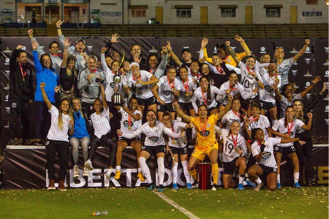 コリンチャンスさんのインスタグラム写真 - (コリンチャンスInstagram)「São 110 anos de muita história e conquistas em diversas modalidades. 🥰⠀ ⠀ 🎵 Corinthians grande, sempre altaneiro! 🎵⠀ ⠀ #Timão110⠀ #VaiCorinthians」9月2日 3時12分 - corinthians