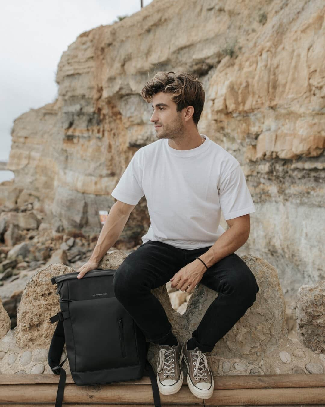 Kapten & Sonさんのインスタグラム写真 - (Kapten & SonInstagram)「Always on the go with one of our all time favorites: our backpack Aarhus "All Black". 🖤 @valtinhodelcampo #bekapten #kaptenandson #backpack . . . #fashion #menfashion #style #outfit #inspiration #lissabon #portugal #travel #citytrip #explore」9月2日 3時30分 - kaptenandson