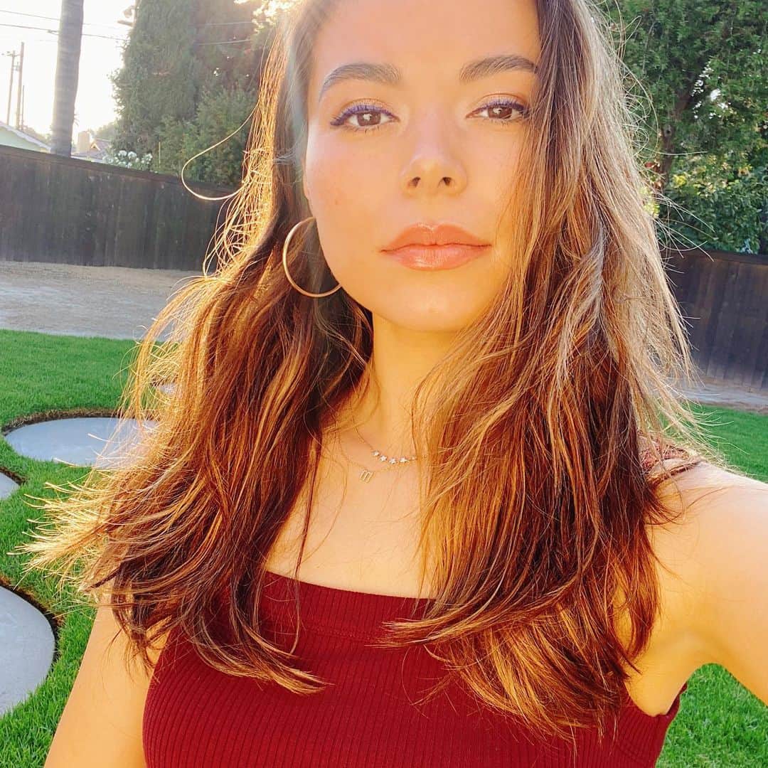 ミランダ・コスグローヴのインスタグラム：「💋」