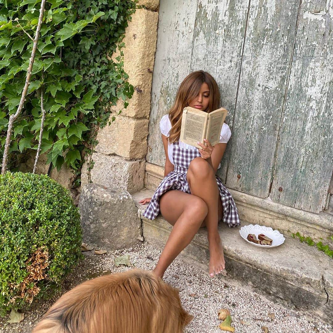 ザヒア・ドゥハールのインスタグラム：「C’est la rentrée des classes aujourd’hui 📚」