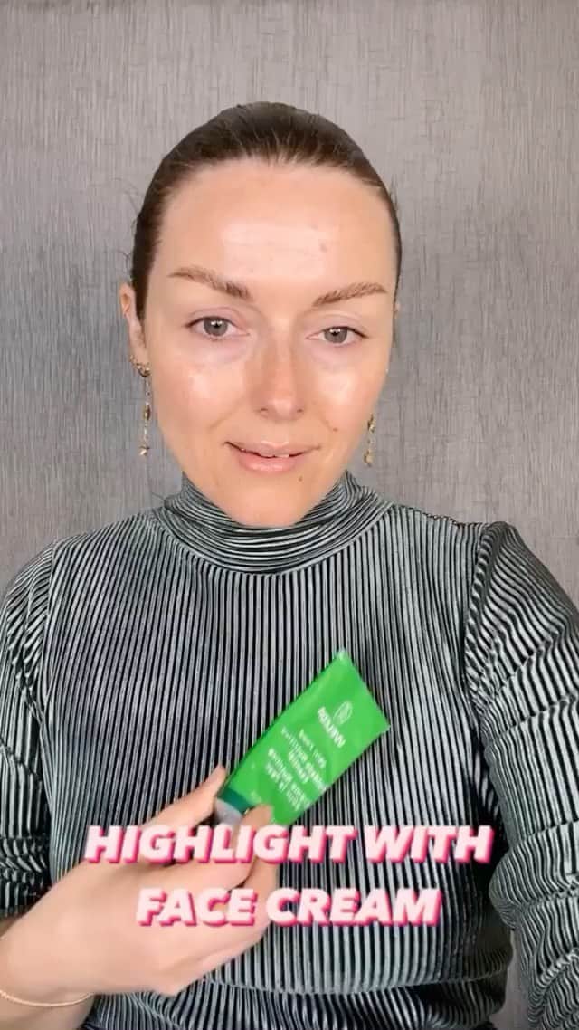 Weledaのインスタグラム：「@KatieJaneHughes shares how to get a dewy highlight using Skin Food! 💚 #WeledaSkinFood」