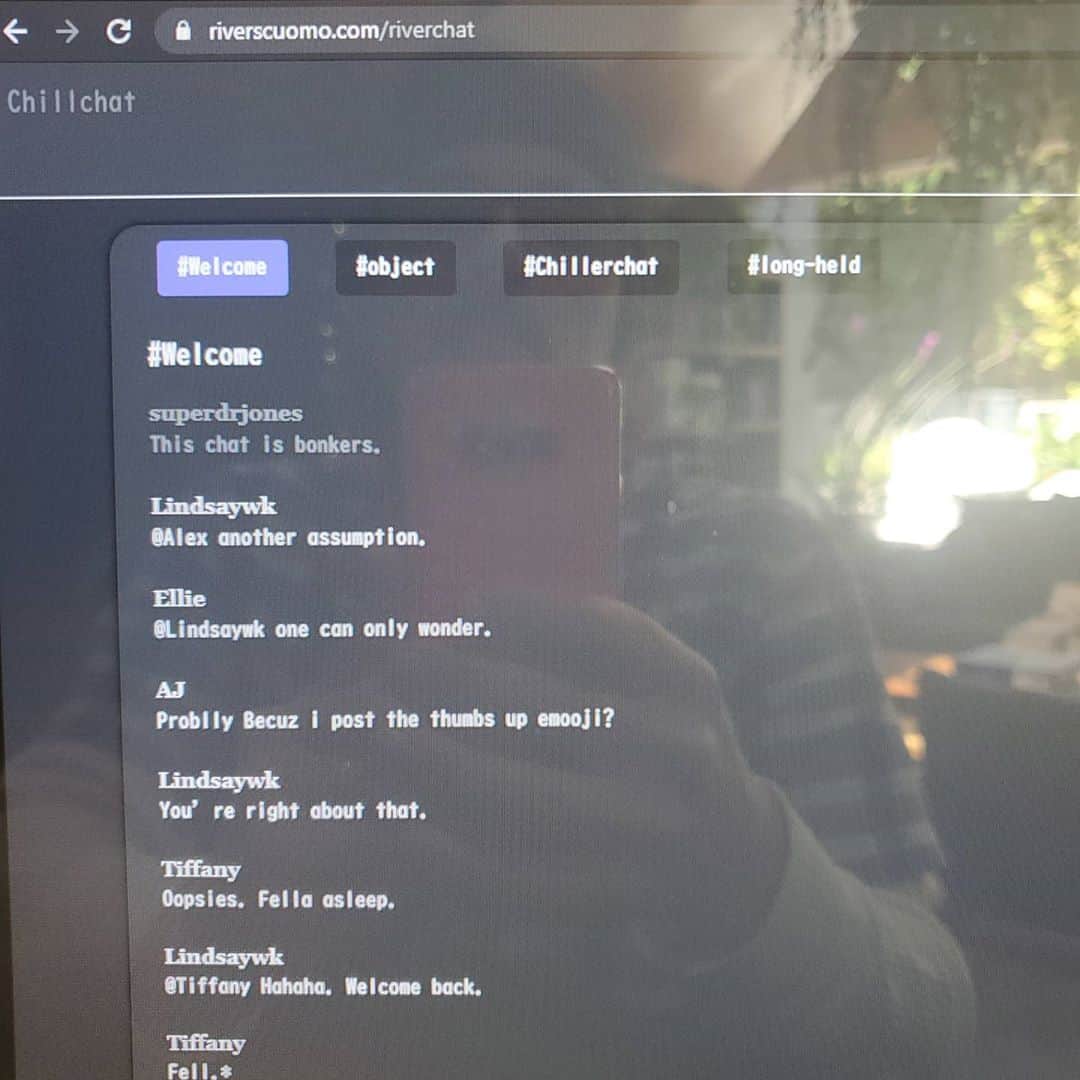 リヴァース・クオモのインスタグラム：「I promise this time it's working. Come chat with us on chillchat. www.riverscuomo.com/riverchat」