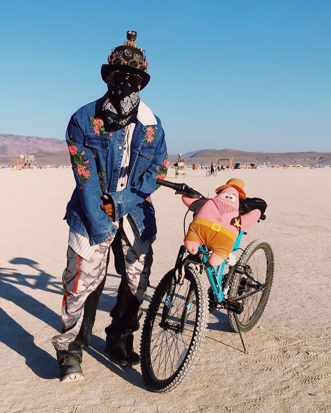 Alfredo Floresのインスタグラム：「nothing to see here #burningman」