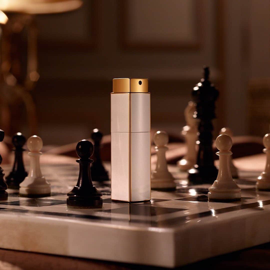 のインスタグラム：「Life is a game.  Discover COCO MADEMOISELLE Eau de Parfum Intense, a woody and ambery oriental with an extreme character in a new, incredibly travel-friendly and refillable format for perfuming on the go. Discover COCO MADEMOISELLE Eau de Parfum, a spirited and voluptuous fragrance. #CocoMademoiselle #CocoMademoiselleIntense #CHANELFragrance #CocoForEver」