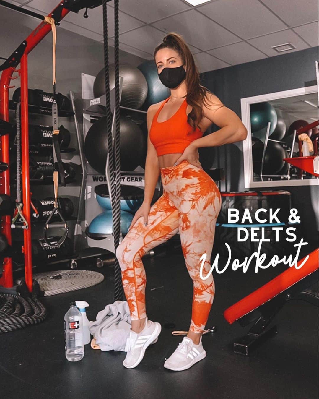 Paige Reillyさんのインスタグラム写真 - (Paige ReillyInstagram)「Back & shoulder workout from this morning 🙌🏻🔥⁣ ⁣ - Lat pulldown: 4 sets of 12⁣ - Super set: straight arm pull downs (3 sets of 15) with face pulls (3 sets of 12)⁣ - Seated cable rows: 3 sets of 10⁣ - Seated DB press: 4 sets of 10⁣ - Lateral raise drop set: 3 sets of 30 (dropping to a lower weight every 10 reps)⁣ - Seated front raises: 3 sets of 10⁣ - TRX rows: 3 sets of 12⁣ - Push ups to medicine ball row/slam: 3 rounds of 45 seconds⁣ ⁣ Outfit: @balanceathletica oasis collection. Link to shop is in my bio (pretty sure these leggings are in stock still)⁣ ⁣ Song: califormula by @bear (Tarro remix)⁣ ⁣ Camera: Sony A6400 with a sigma 16mm 1.4 lens⁣ ⁣ #BackWorkout #BuildingWings #ShoulderWorkout #BuildingBoulders #IFBBPro #BalanceAthletica #Armbrust⁣」9月2日 4時16分 - paigereilly