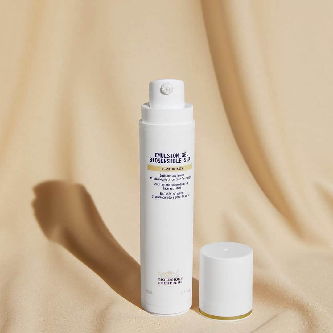 Biologique Recherche USAさんのインスタグラム写真 - (Biologique Recherche USAInstagram)「Texture Tuesday!   Ideal for sensitive Skin Instants with seborrheic tendency, our Emulsion Gel Biosensible S.R. is light, soothing yet very hydrating.   This intuitive face emulsion not only restores the skin but also regulates sebum and tightens the pores.  Rich in hyaluronic acid, oleanolic acid and amino acids, Emulsion Gel Biosensible S.R. combines two actions in one formula.  Apply in the morning and/or at night, your skin will be calmed, mattified and hydrated.  • • #biologiquerecherche #passion #expert #buildingbetterskin #wellnesswithbr #texture #texturetuesday #emulsion #emulsiongelbiosensiblesr #sebumcontrol #sebumregulation #followyourskininstant #endofsummer #endofsummeressentials #skin #skincare #facecare #sensitiveskin #sensitivity #maskne #treatmaskne」9月2日 4時26分 - biologique_recherche_usa