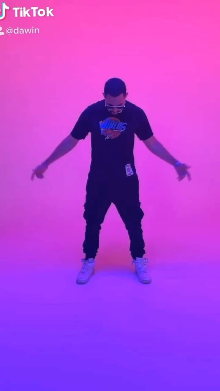 のインスタグラム：「Someone make a dance up and tag me lol」