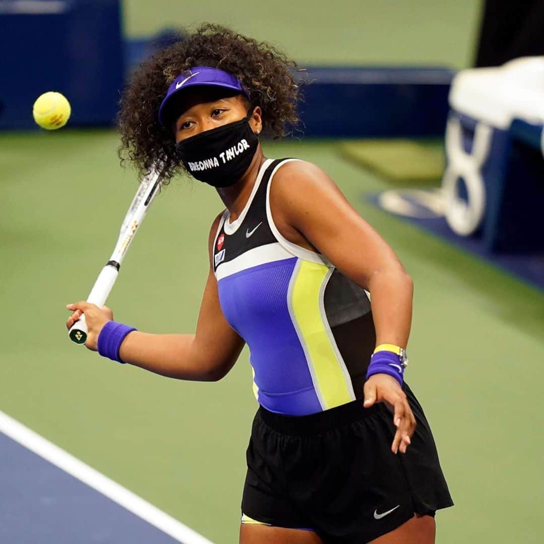Good Morning Americaさんのインスタグラム写真 - (Good Morning AmericaInstagram)「Tennis star #NaomiOsaka wears Breonna Taylor face mask to honor victims of police shootings at #USOpen. LINK IN BIO.」9月2日 4時30分 - goodmorningamerica