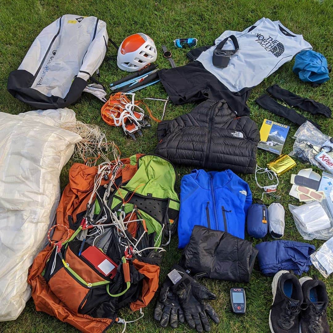のインスタグラム：「10kg de matos pour le Vercofly (4 jours de compétitions de marche et vol).  @thenorthface @skywalkparagliders @korteldesign @syride_flight_instruments @sweetprotection @suuntojapan @newhale_japan @petzl_official @supair_paragliding」