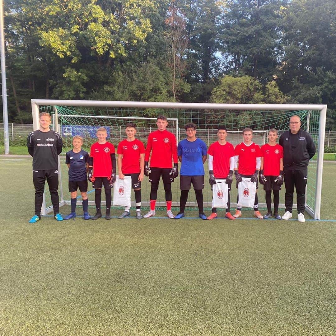 アスミル・ベゴヴィッチさんのインスタグラム写真 - (アスミル・ベゴヴィッチInstagram)「Brilliant to see @abgkacademy getting started in Germany. Weiter so. ⚽️🆎🧤🇩🇪」9月2日 15時50分 - asmir1