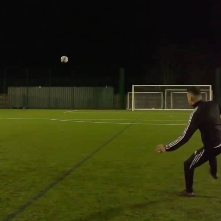 F2Freestylersのインスタグラム：「Show me a better emoji than 💫 to describe this sorcery? 🕴🏻🎩🧙🏻‍♂️✨」