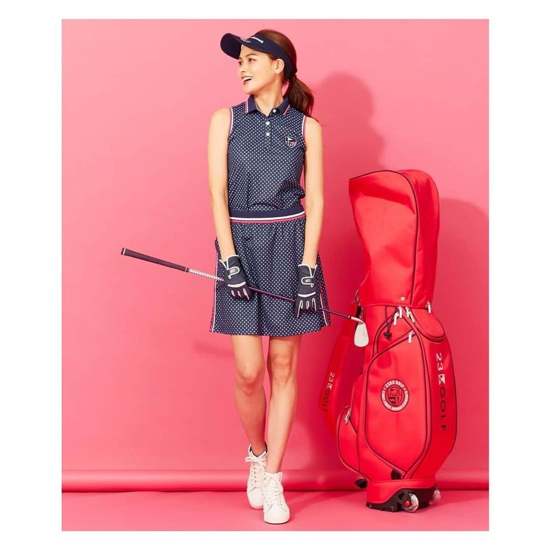 松井由貴美のインスタグラム：「* 23区Golf⛳️ .  リゾートゴルフにもピッタリな ポップでカラフルなデザインが豊富で 気分も上がる😆🌈 .  9月に入って少し涼しくなってきたから ゴルフには最高の季節🌿✨ .  https://www.23ku-golf.jp/ .  #23区golf #golfwear #coordinate #fashion #onward」
