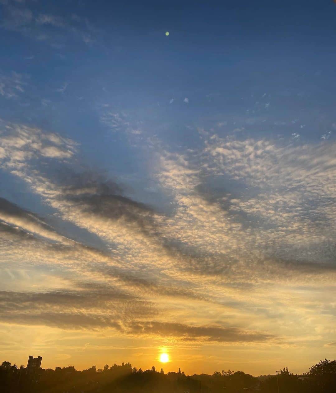 メラニー・サイクスさんのインスタグラム写真 - (メラニー・サイクスInstagram)「Good morning sunshine 💙💫 #sunrise #myview #wednesday #clouds #sunshine」9月2日 14時49分 - msmelaniesykes