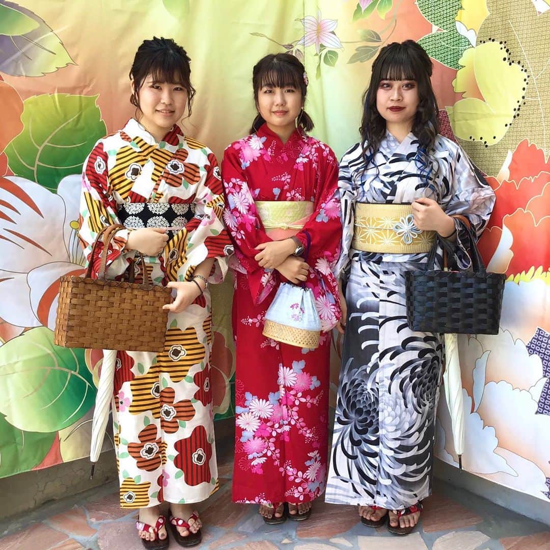 金沢着物レンタルshop心結〜kokoyui〜のインスタグラム：「それぞれ個性があっていいですね👘🍃 . 帯もりぼん結びでとっても可愛いです🎀💕 . ⚫︎金沢駅前 着物レンタル心結(ここゆい)  ⚫︎営業時間 : 9:00〜18:00 ⚫︎address : 金沢市本町1-3-39 ⚫︎tell : 076-221-7799 ⚫︎金沢駅から徒歩5分  ⚫︎コインパーキング補助あり  心結の着物一覧▶@kokoyui_kimono 振袖や袴はこちら▶@kokoyui_furisode 七五三やお子さんの着物はこちら▶@kokoyui753 . #浴衣 #浴衣ヘアアレンジ #浴衣レンタル  #浴衣コーデ  #浴衣美人 #浴衣男子 #ゆかた」