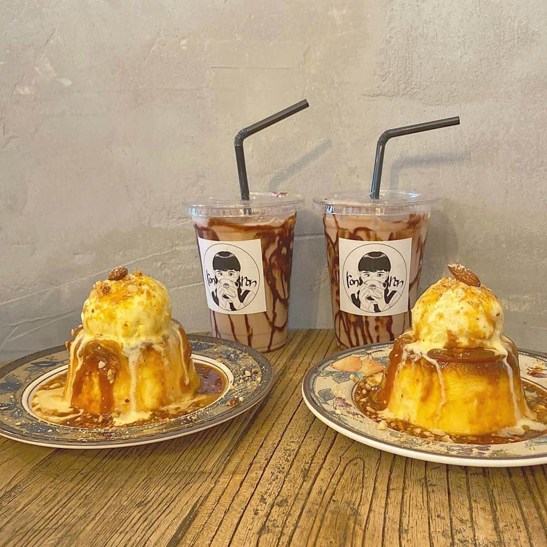 RiLiさんのインスタグラム写真 - (RiLiInstagram)「絶品のプリンが食べられる🍮🍴【ronron coffee minette】⁣ ......⁣ 福岡・雑餉隈駅から徒歩2分にある【ronron coffee minette（ロンロン コーヒー ミネット）】🕯気さくでとってもやさしいご夫婦が経営しているアットホームな雰囲気のカフェだよ👫♡インスタでもよく見かける人気なメニューは『塩キャラメルクリームチーズプリン』🍮❣「今まで食べたプリンの中でも一番おいしい💓」って子も多いくらい絶品なんだとか🤤🍴食べ応えがあるプリンはコーヒーとの相性もばっちり◎午後だと売り切れちゃうこともあるみたいだから、早めに行くのがおすすめだよっ🙆‍♀️💕⁣ .⁣ .⁣ ※注意※⁣⁣ 外出の際はマスクの着用、人との距離を保つなどの感染対策を心がけ⁣帰宅時はしっかり手洗い・うがいを行いましょう！⁣⁣ またご紹介した店舗の営業時間等が⁣⁣ 変更されている場合がございます。ご注意ください。⁣⁣ ❣❣❣❣❣⁣ サイトやSNSで掲載させていただくお写真募集中😘📸⁣ かわいいコーデやアイテム、注目スポットなどが撮れたら、ハッシュタグ→#rili_tokyo  を付けて投稿❗⁣ ．⁣ Special Thanks💋 Photo by⁣ @_iammayu⁣ @_____honeybutterbread.mj⁣ @804.a_s_y⁣ @nrmi____51⁣ @mw._.mio⁣ @kurumi_0628⁣ @_iammayu⁣ ．⁣ #夏#ronroncoffeeminette#ロンロンコーヒーミネット#福岡カフェ#雑餉隈カフェ#カフェ巡り#プリン#チーズプリン#オレオケーキ#置き画 #RiLi  #おしゃれさんと繋がりたい #お洒落さんと繋がりたい #ファッション #패션스타그램 #ootd #outfit」9月2日 15時00分 - rili.tokyo