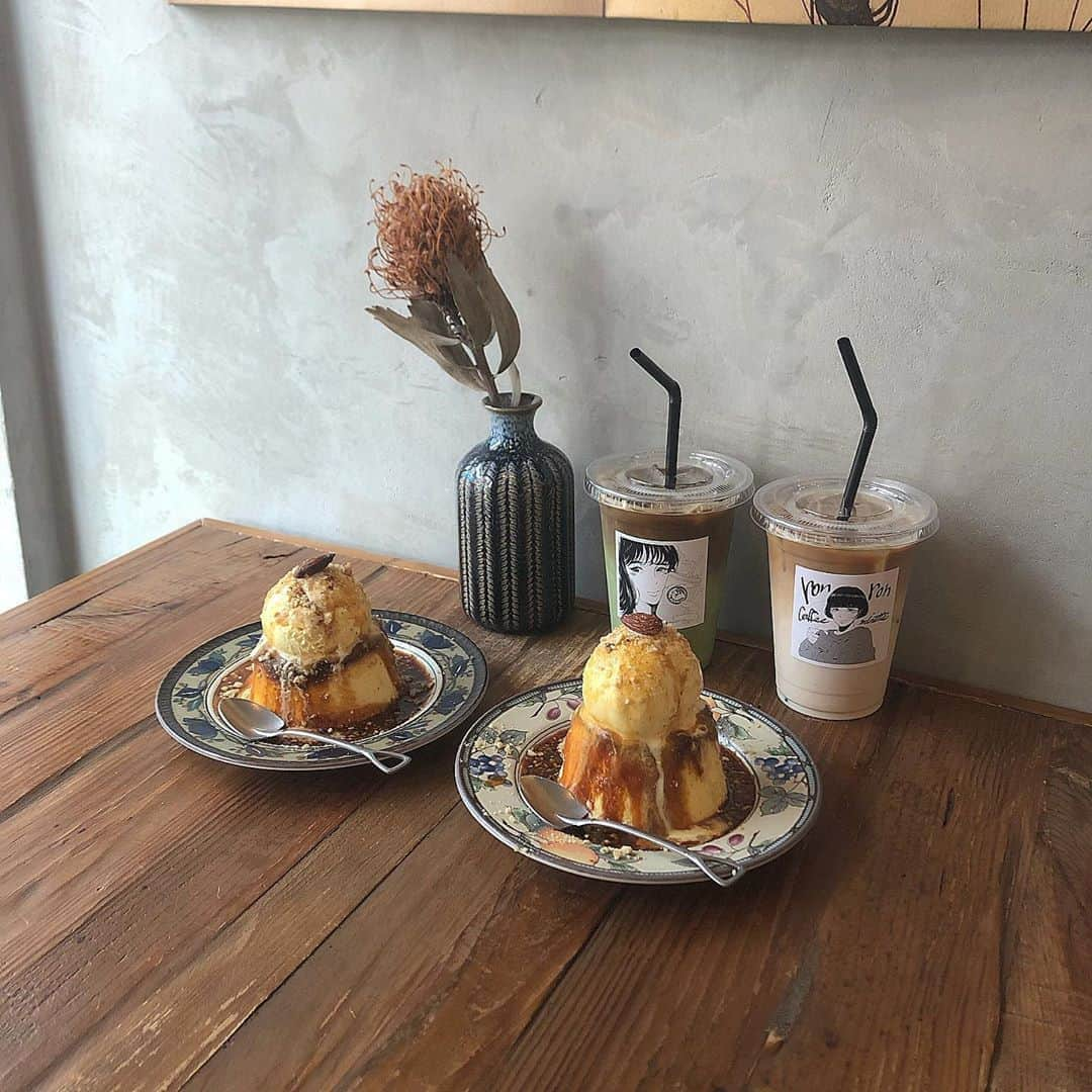 RiLiさんのインスタグラム写真 - (RiLiInstagram)「絶品のプリンが食べられる🍮🍴【ronron coffee minette】⁣ ......⁣ 福岡・雑餉隈駅から徒歩2分にある【ronron coffee minette（ロンロン コーヒー ミネット）】🕯気さくでとってもやさしいご夫婦が経営しているアットホームな雰囲気のカフェだよ👫♡インスタでもよく見かける人気なメニューは『塩キャラメルクリームチーズプリン』🍮❣「今まで食べたプリンの中でも一番おいしい💓」って子も多いくらい絶品なんだとか🤤🍴食べ応えがあるプリンはコーヒーとの相性もばっちり◎午後だと売り切れちゃうこともあるみたいだから、早めに行くのがおすすめだよっ🙆‍♀️💕⁣ .⁣ .⁣ ※注意※⁣⁣ 外出の際はマスクの着用、人との距離を保つなどの感染対策を心がけ⁣帰宅時はしっかり手洗い・うがいを行いましょう！⁣⁣ またご紹介した店舗の営業時間等が⁣⁣ 変更されている場合がございます。ご注意ください。⁣⁣ ❣❣❣❣❣⁣ サイトやSNSで掲載させていただくお写真募集中😘📸⁣ かわいいコーデやアイテム、注目スポットなどが撮れたら、ハッシュタグ→#rili_tokyo  を付けて投稿❗⁣ ．⁣ Special Thanks💋 Photo by⁣ @_iammayu⁣ @_____honeybutterbread.mj⁣ @804.a_s_y⁣ @nrmi____51⁣ @mw._.mio⁣ @kurumi_0628⁣ @_iammayu⁣ ．⁣ #夏#ronroncoffeeminette#ロンロンコーヒーミネット#福岡カフェ#雑餉隈カフェ#カフェ巡り#プリン#チーズプリン#オレオケーキ#置き画 #RiLi  #おしゃれさんと繋がりたい #お洒落さんと繋がりたい #ファッション #패션스타그램 #ootd #outfit」9月2日 15時00分 - rili.tokyo